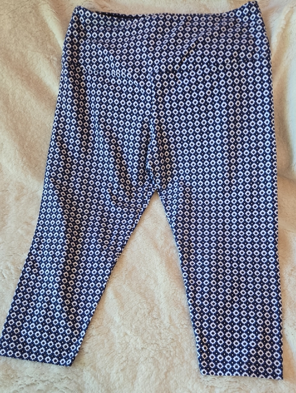 Indigo Navy & White Floral Capri Leggings